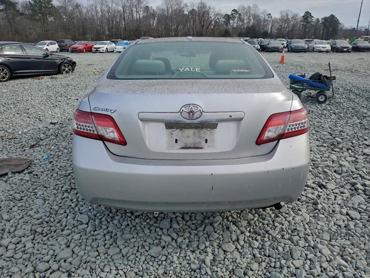 2011 TOYOTA CAMRY BASE photo 6