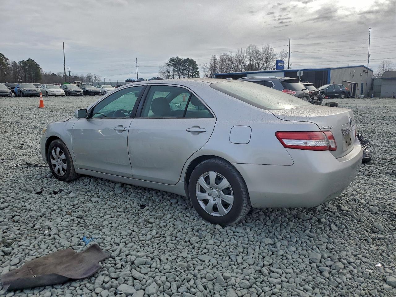 2011 TOYOTA CAMRY BASE photo 2