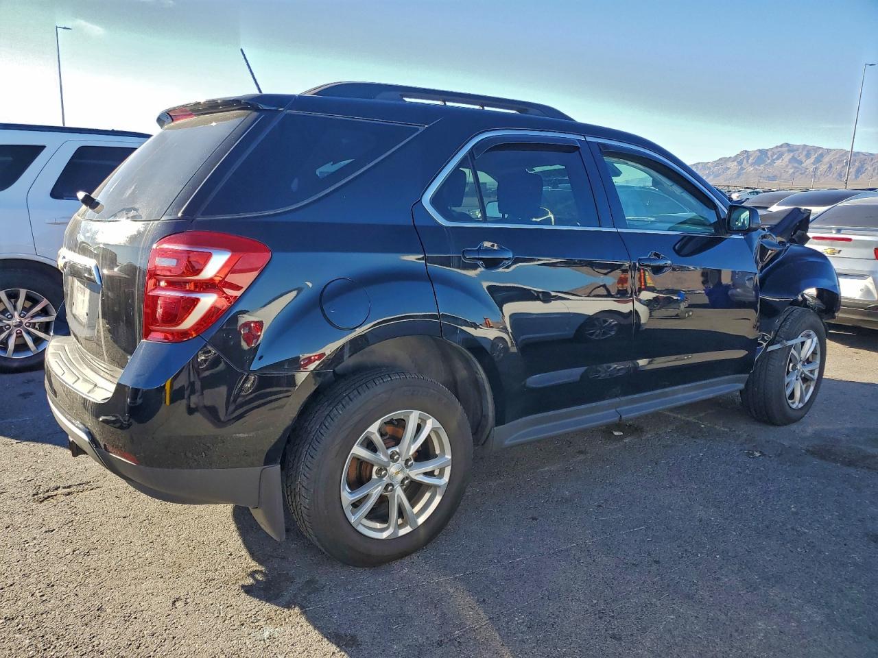 2017 CHEVROLET EQUINOX LT photo 3