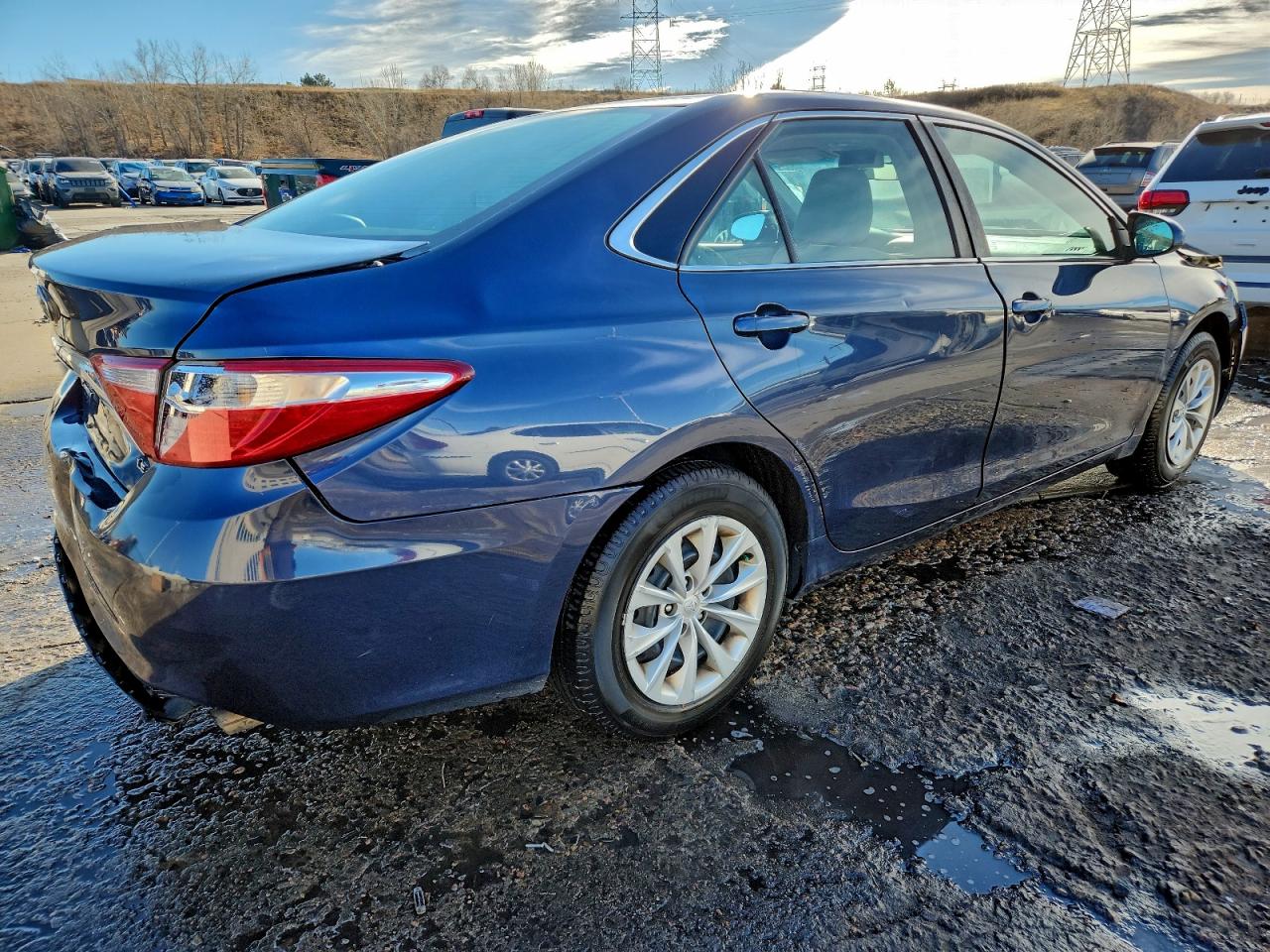 2015 TOYOTA CAMRY LE photo 3