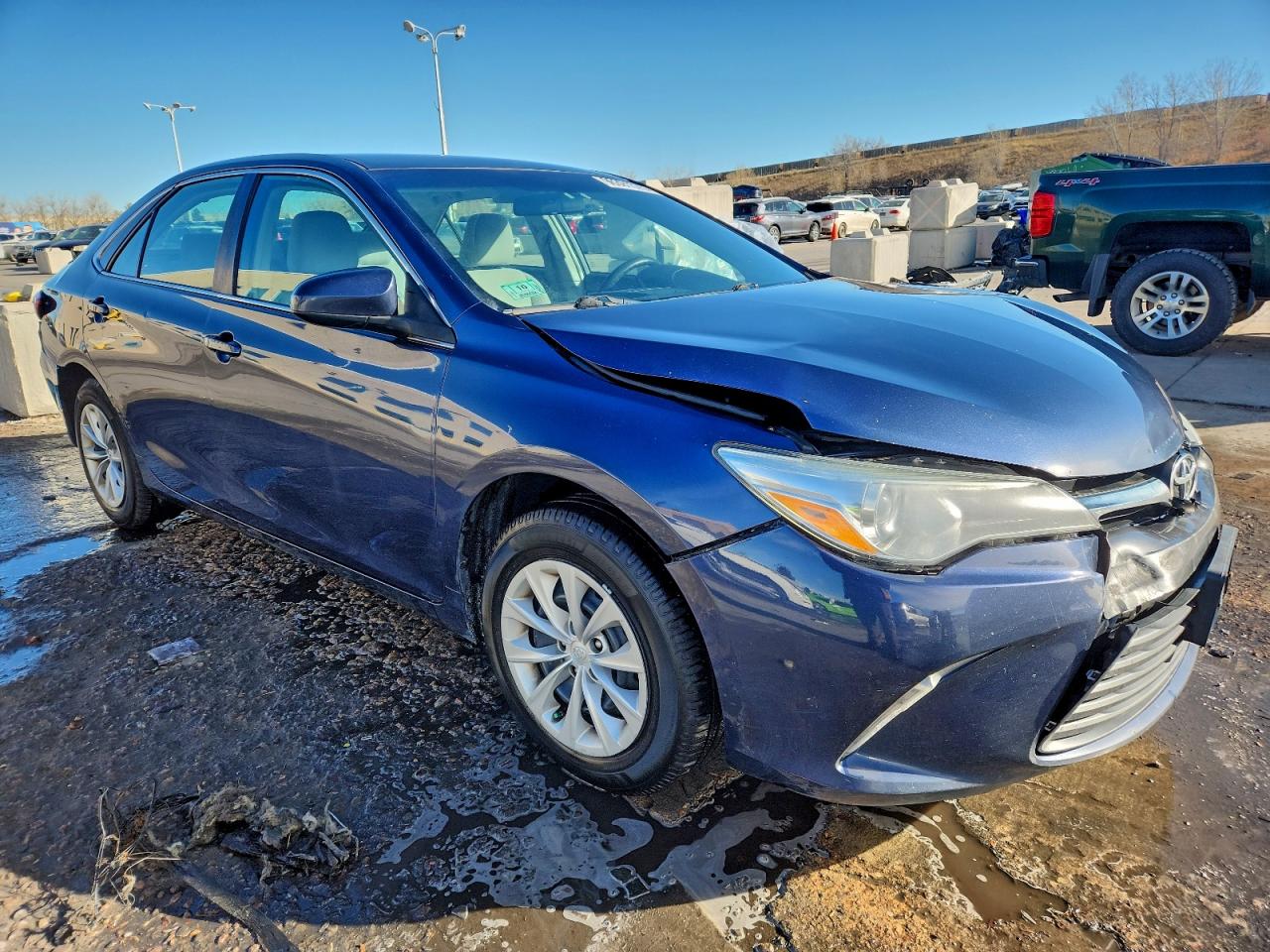 2015 TOYOTA CAMRY LE photo 4