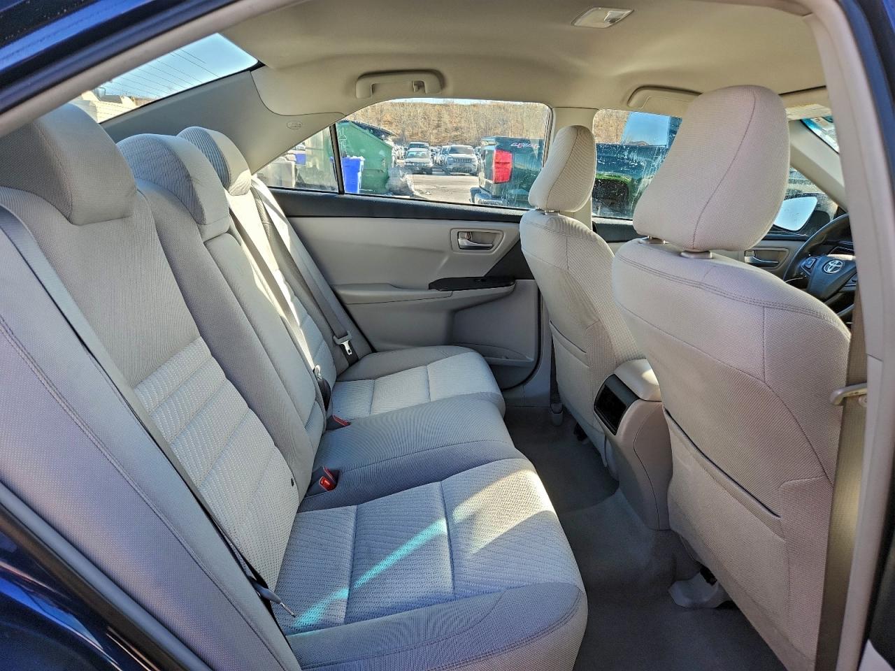 2015 TOYOTA CAMRY LE photo 10