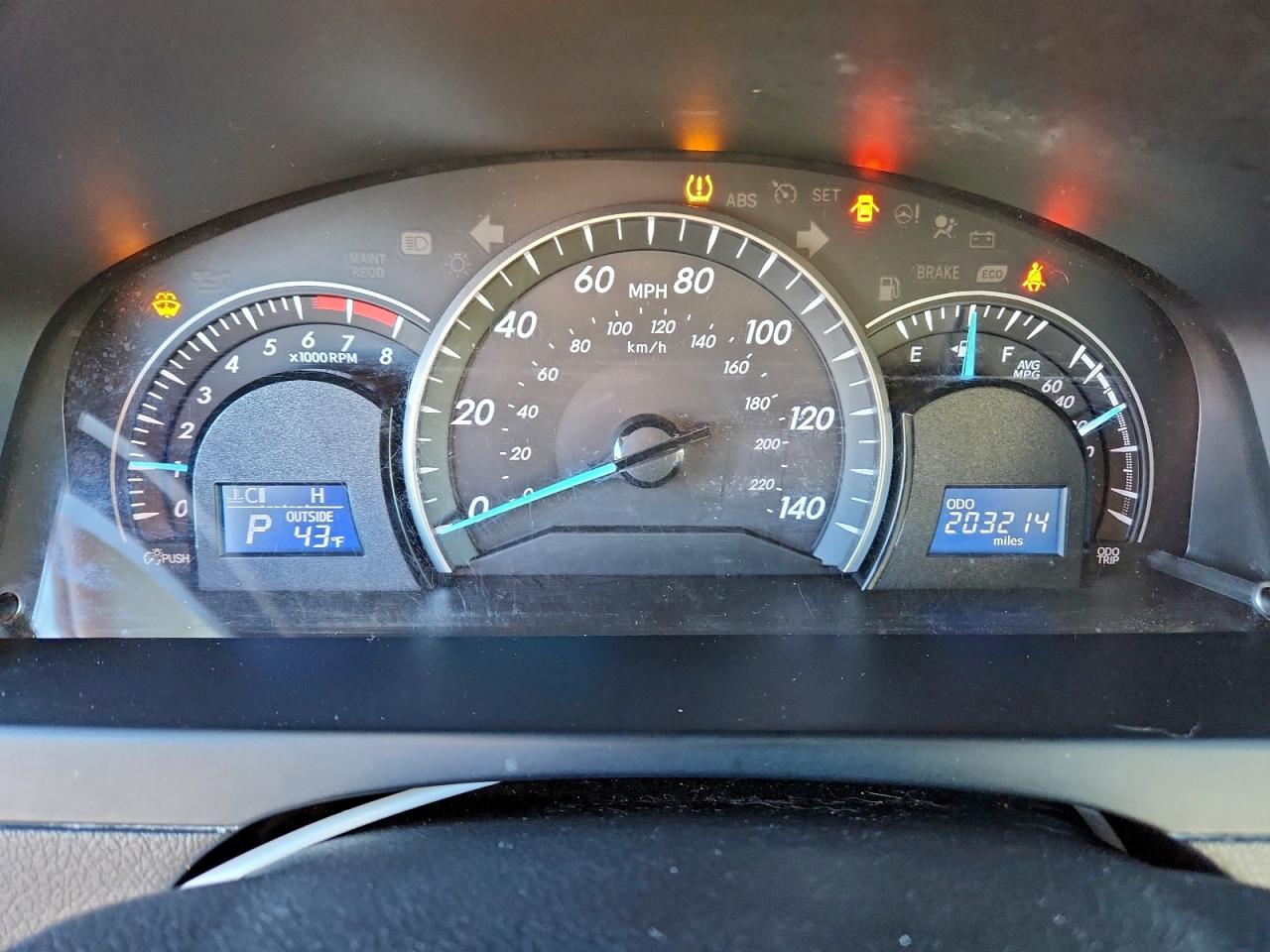 2015 TOYOTA CAMRY LE photo 9