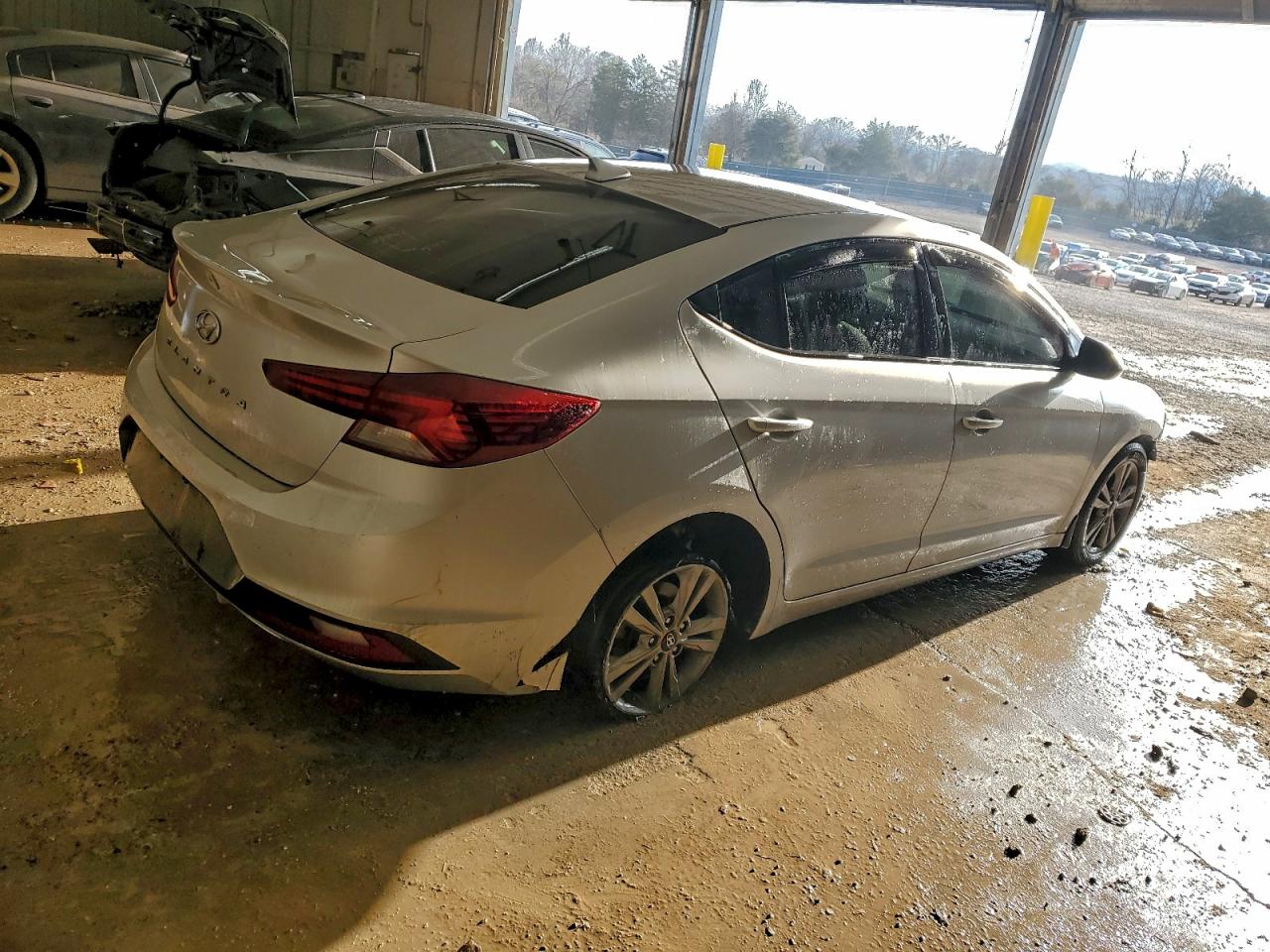 2019 HYUNDAI ELANTRA SEL photo 3