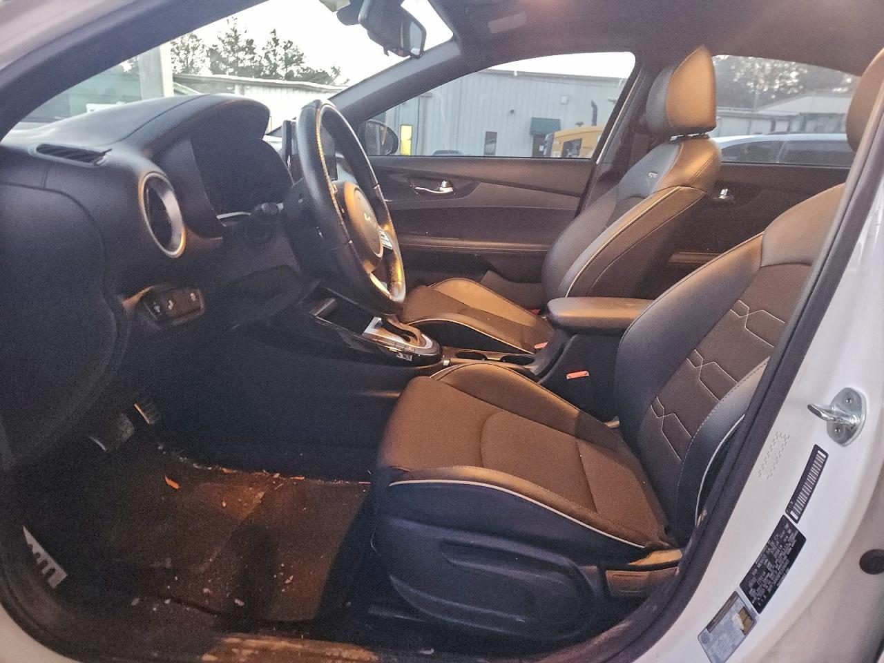 2023 KIA FORTE GT LINE photo 7