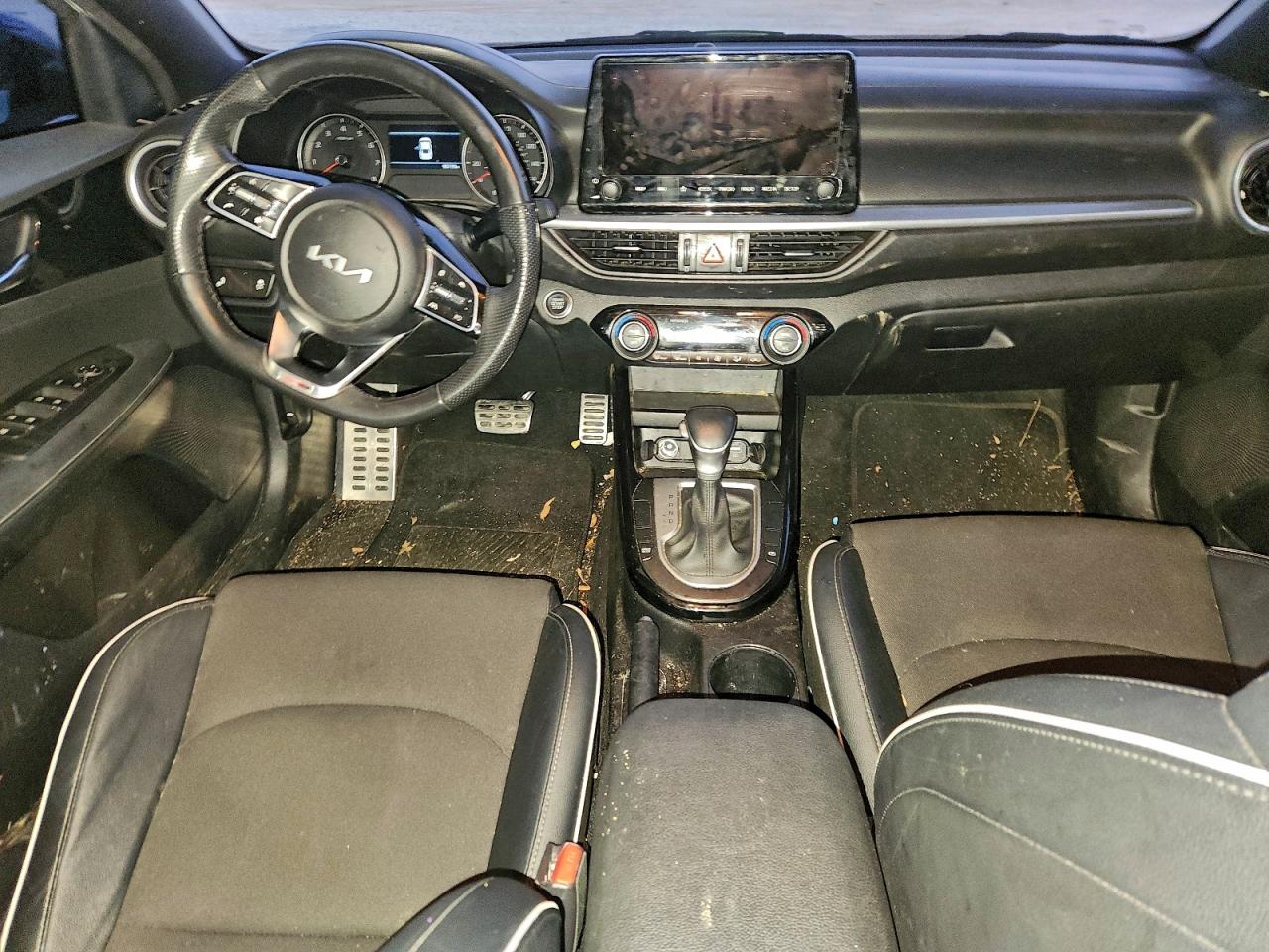 2023 KIA FORTE GT LINE photo 8