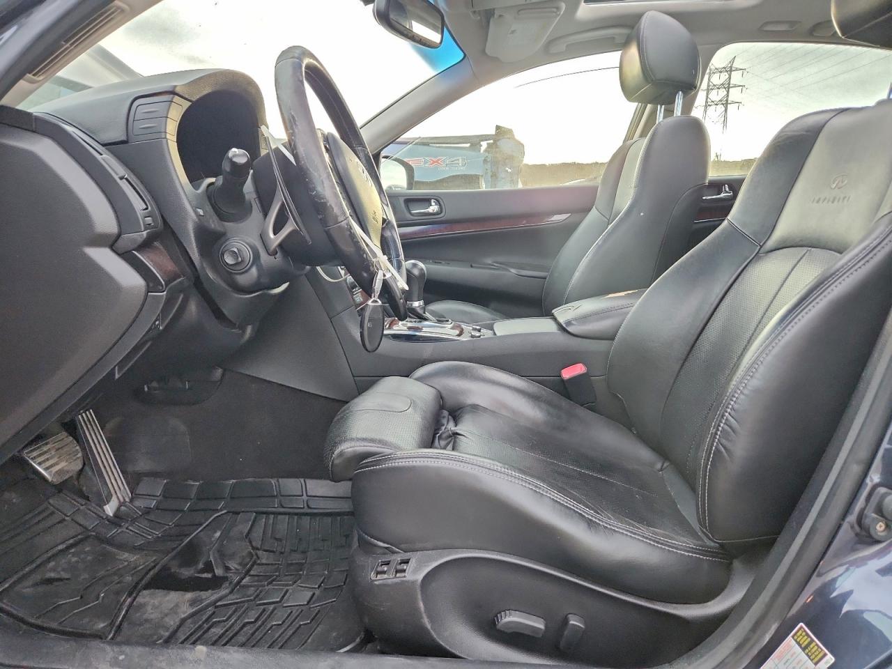 2010 INFINITI G37 photo 13