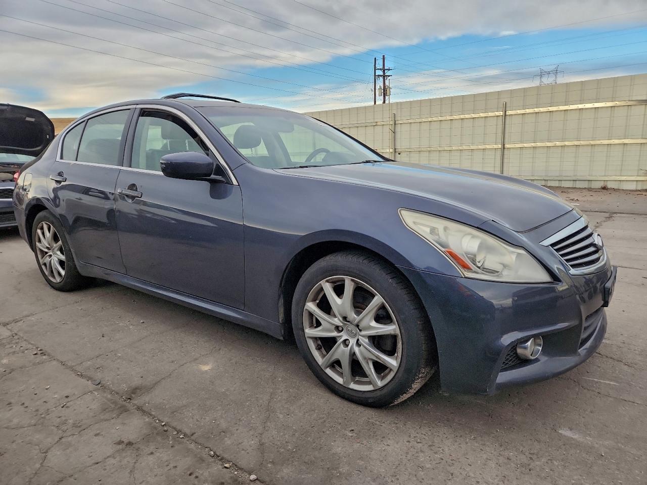 2010 INFINITI G37 photo 7