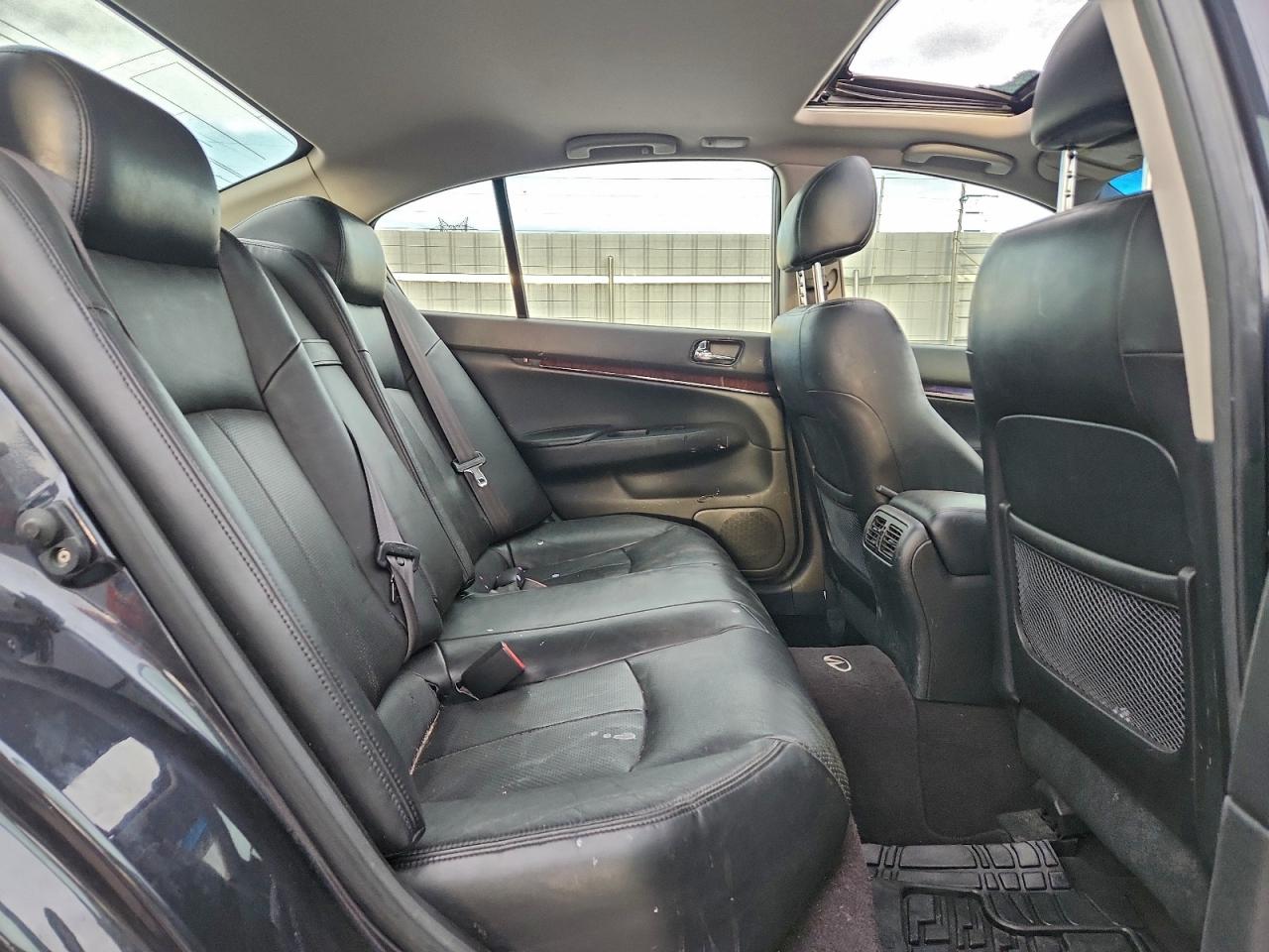 2010 INFINITI G37 photo 19