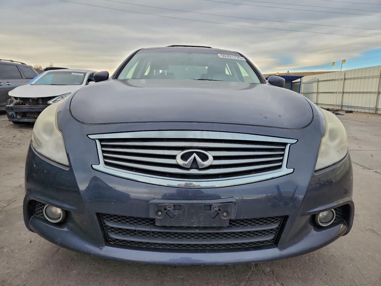 2010 INFINITI G37 photo 9