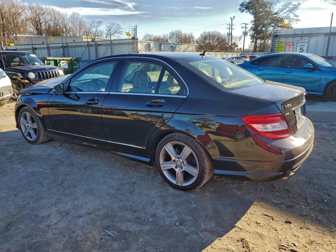 2010 MERCEDES-BENZ C 300 photo 2