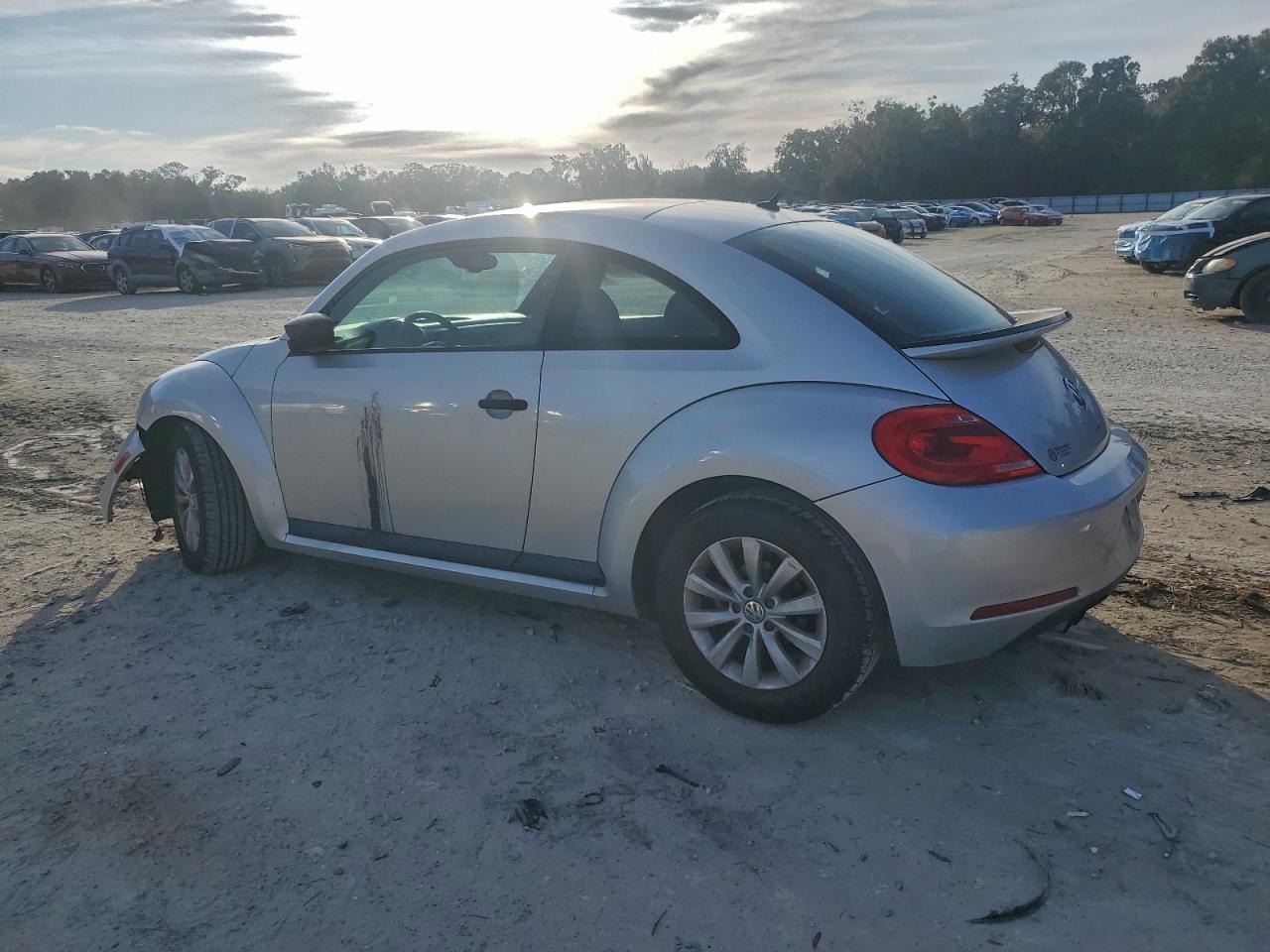 2016 VOLKSWAGEN BEETLE 1.8T photo 2