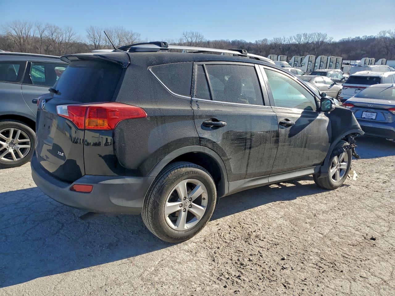 2014 TOYOTA RAV4 XLE photo 3