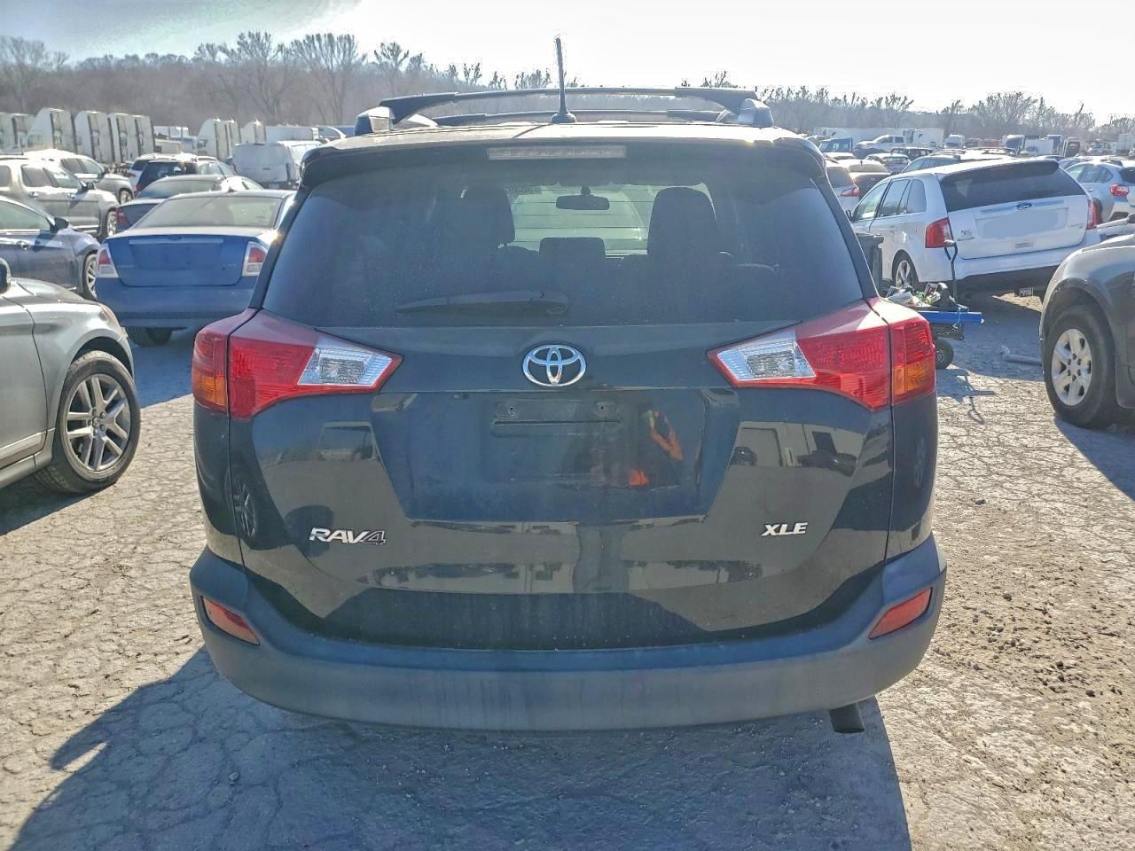 2014 TOYOTA RAV4 XLE photo 6