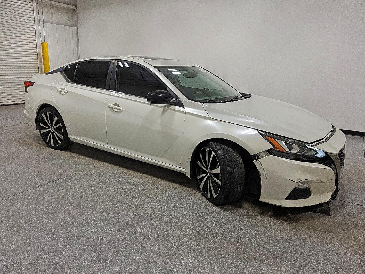 2019 NISSAN ALTIMA SR photo 4