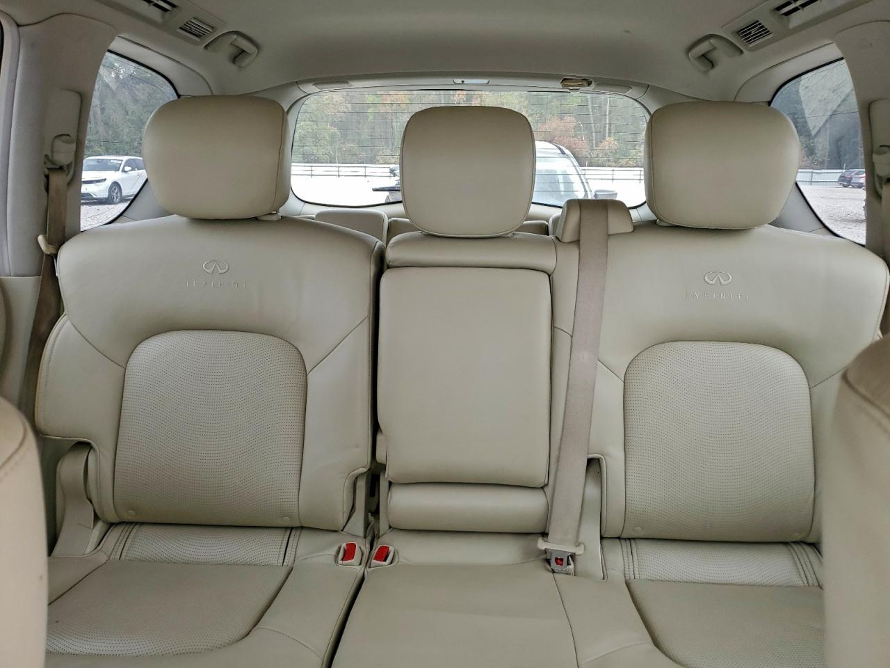 2011 INFINITI QX56 photo 10