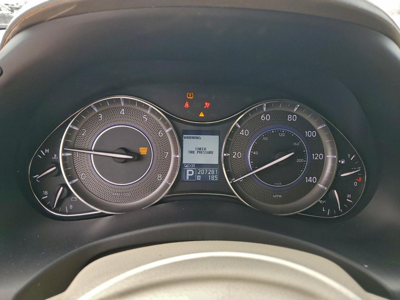 2011 INFINITI QX56 photo 9