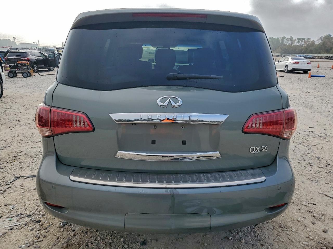 2011 INFINITI QX56 photo 6