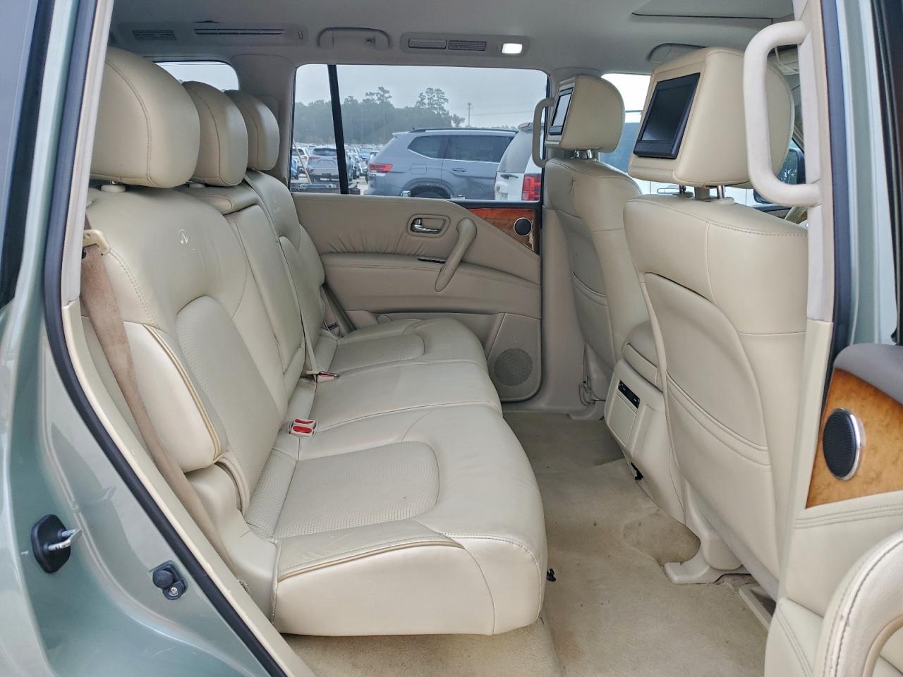 2011 INFINITI QX56 photo 11