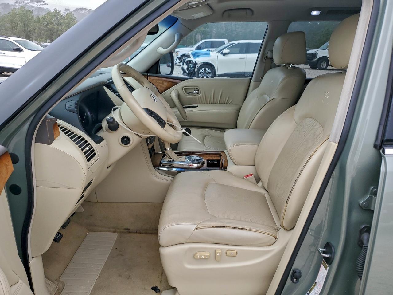 2011 INFINITI QX56 photo 7