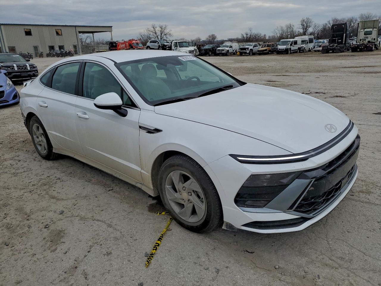 2025 HYUNDAI SONATA SE photo 4