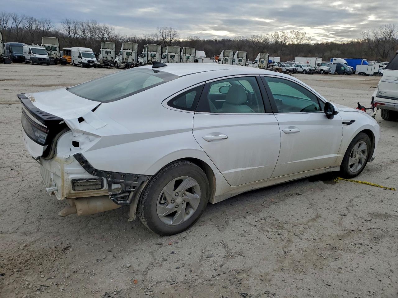 2025 HYUNDAI SONATA SE photo 3
