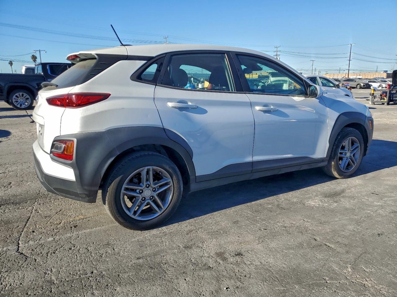 2020 HYUNDAI KONA SE photo 3