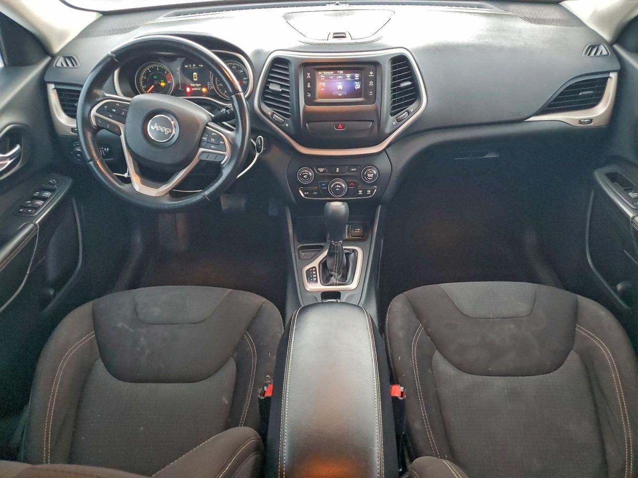 2016 JEEP CHEROKEE LATITUDE photo 8