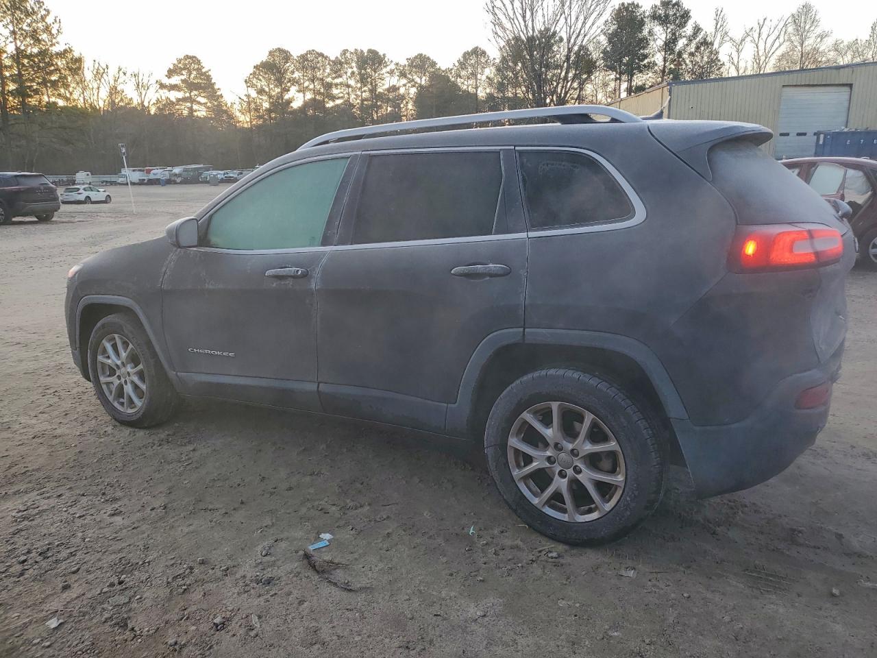 2016 JEEP CHEROKEE LATITUDE photo 2