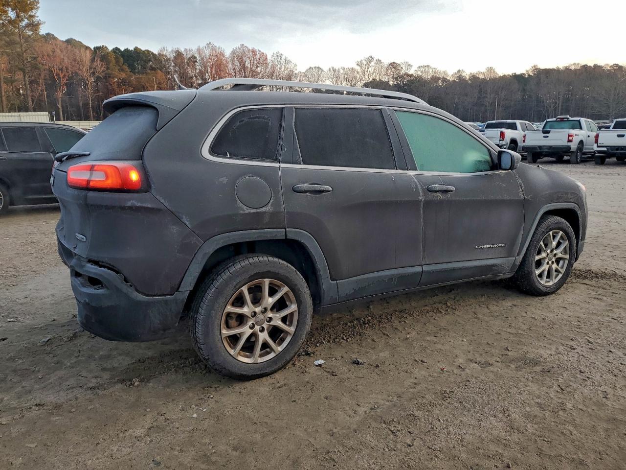 2016 JEEP CHEROKEE LATITUDE photo 3