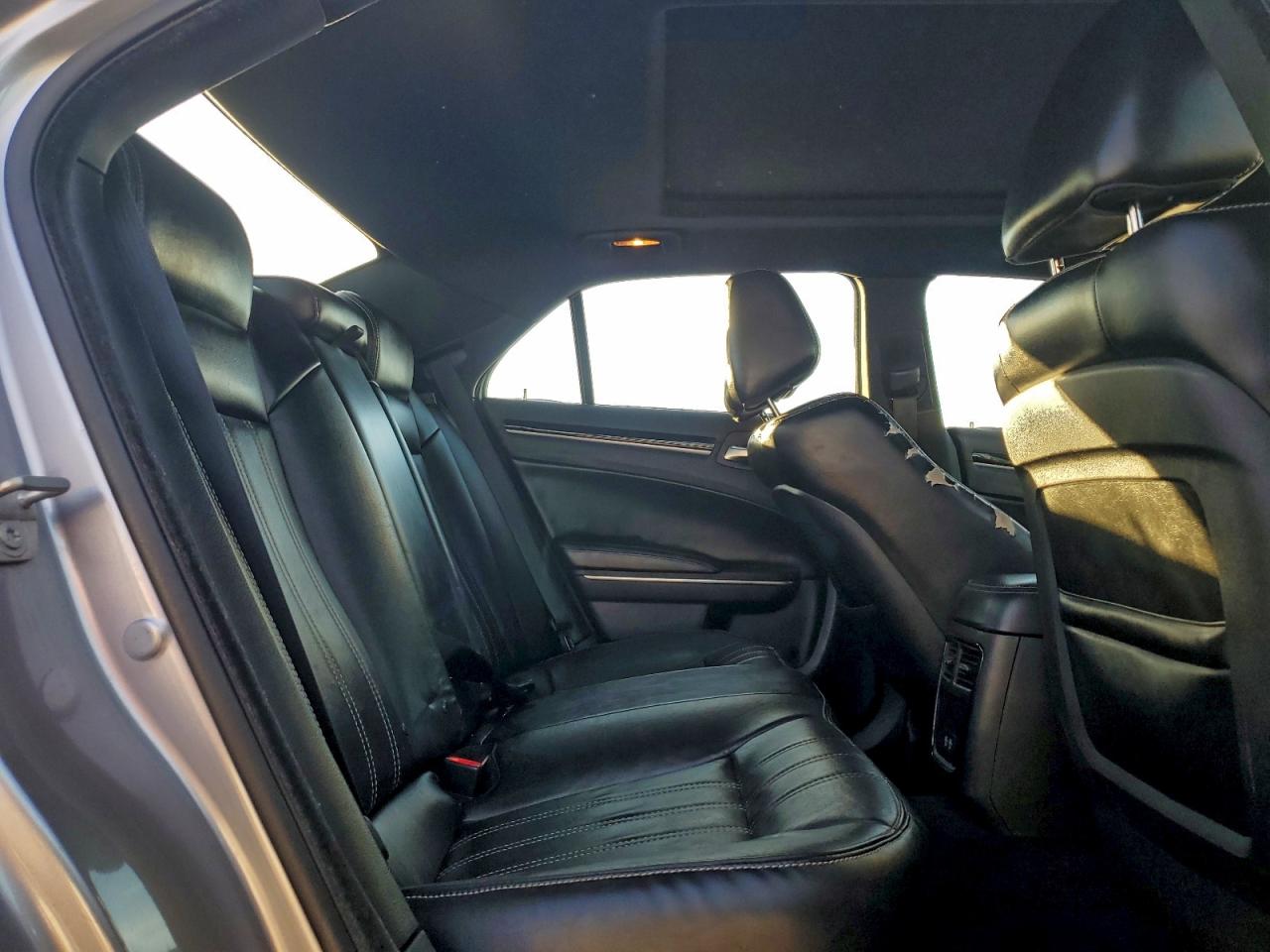 2018 CHRYSLER 300 S photo 10