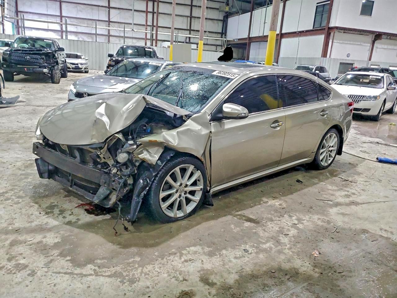 2013 TOYOTA AVALON