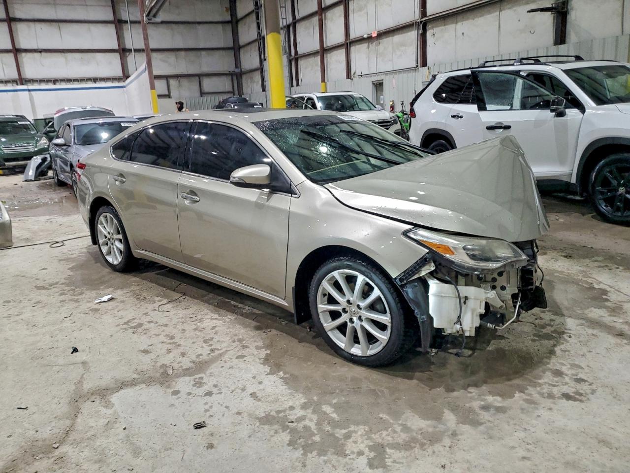2013 TOYOTA AVALON BASE photo 4