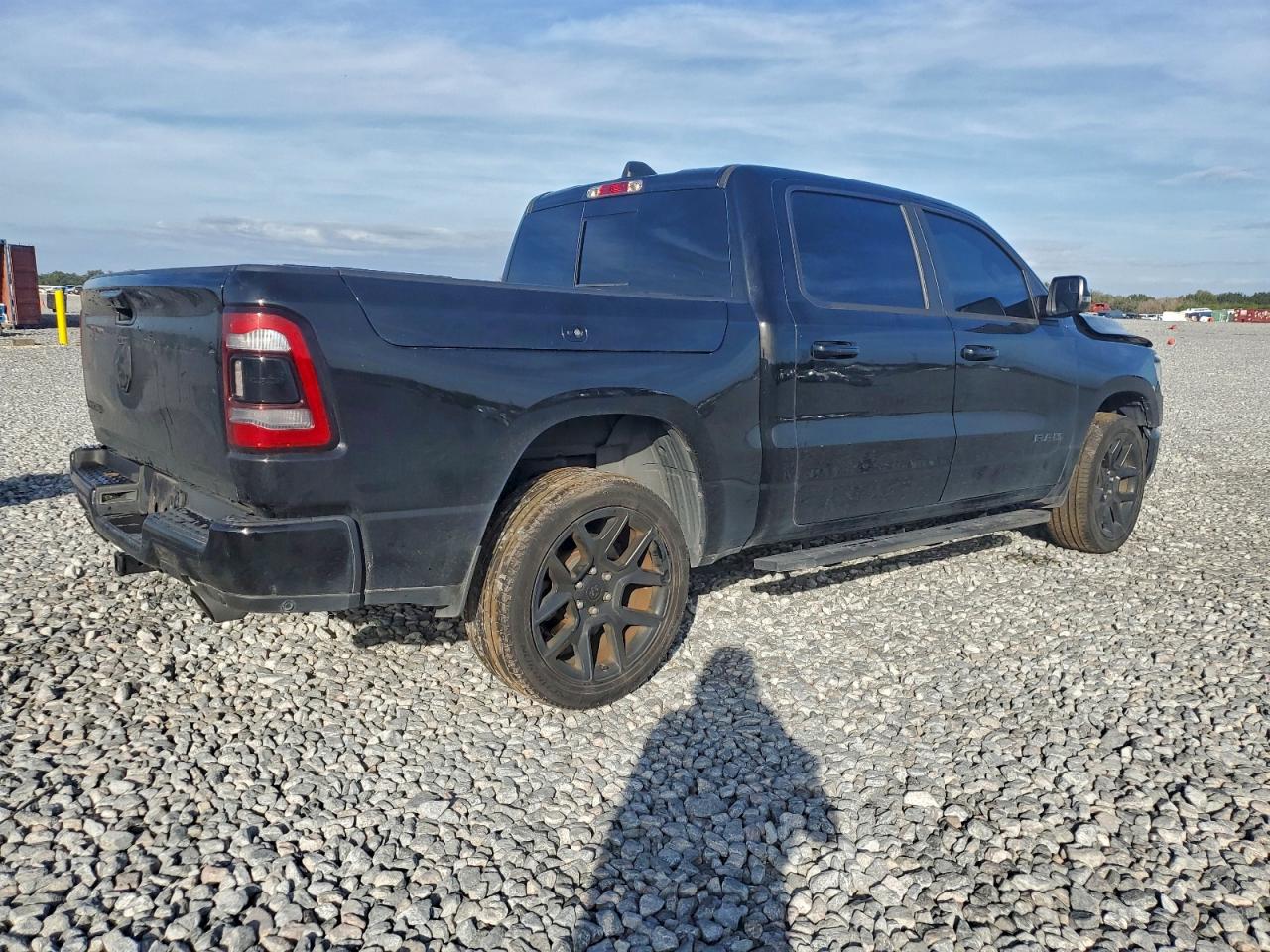 2023 RAM 1500 LARAMIE photo 3