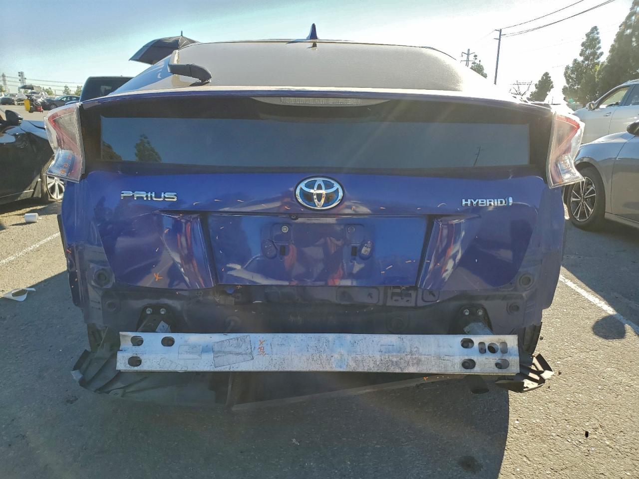 2017 TOYOTA PRIUS photo 6