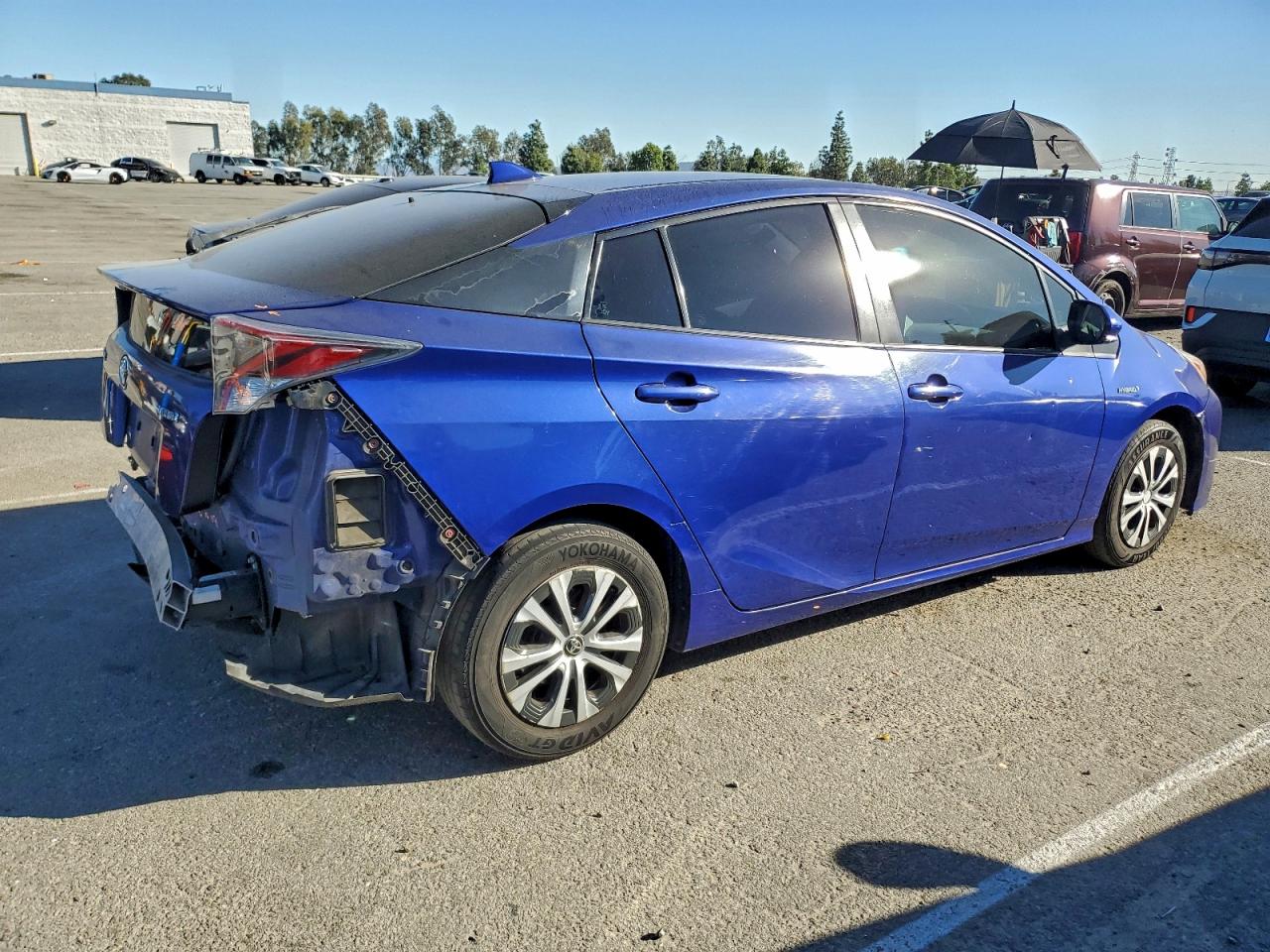 2017 TOYOTA PRIUS photo 3