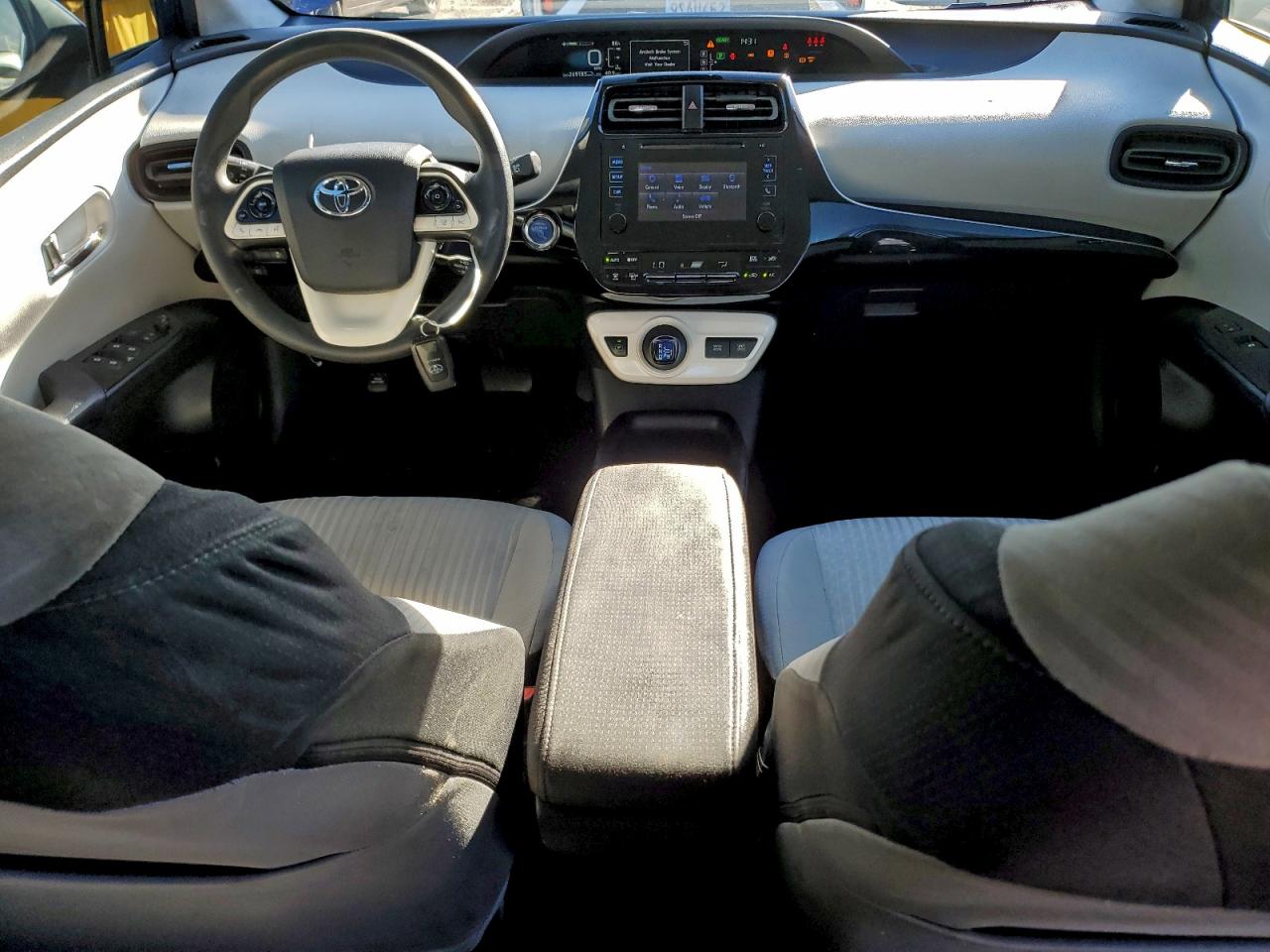 2017 TOYOTA PRIUS photo 8