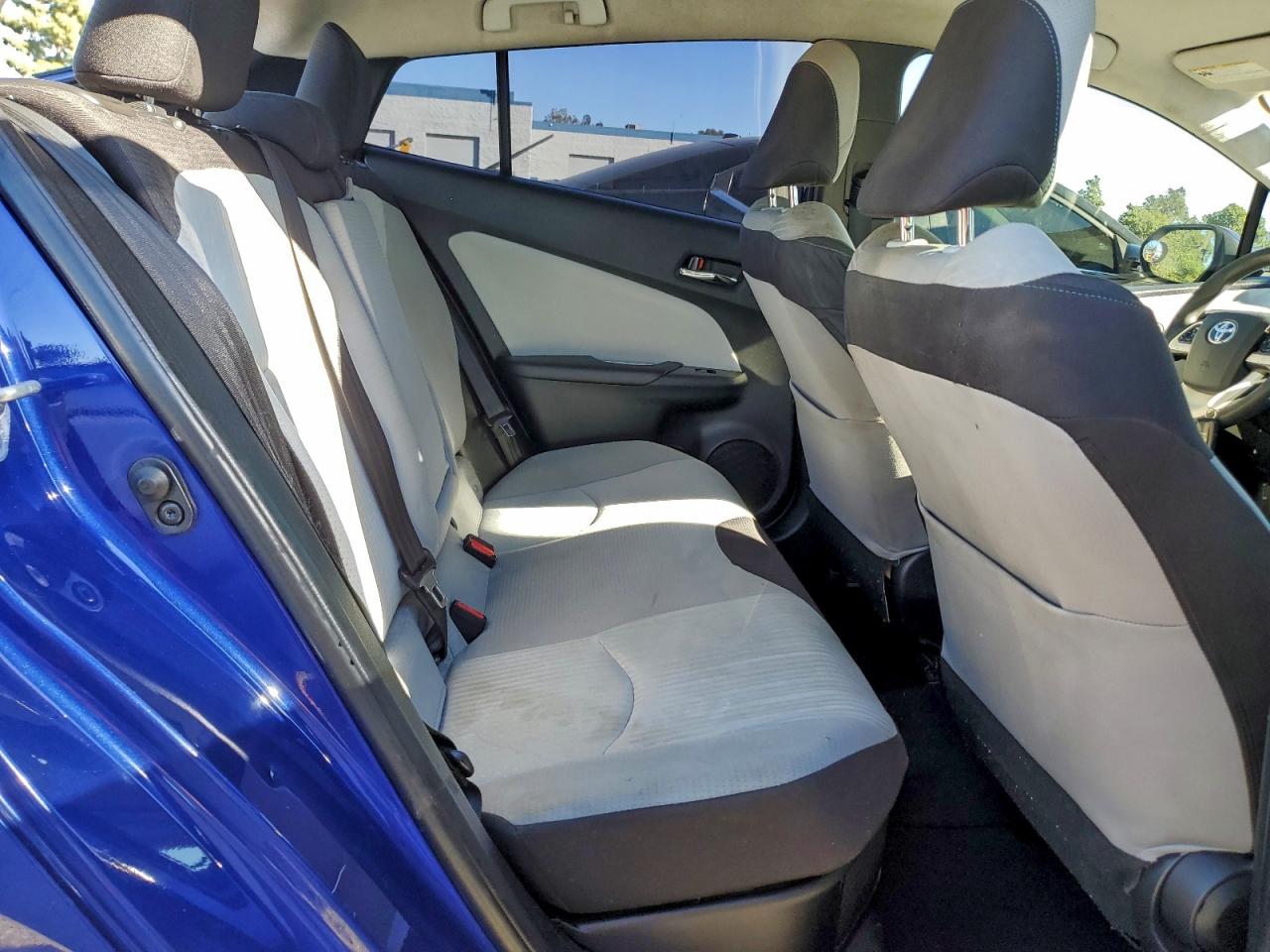 2017 TOYOTA PRIUS photo 10