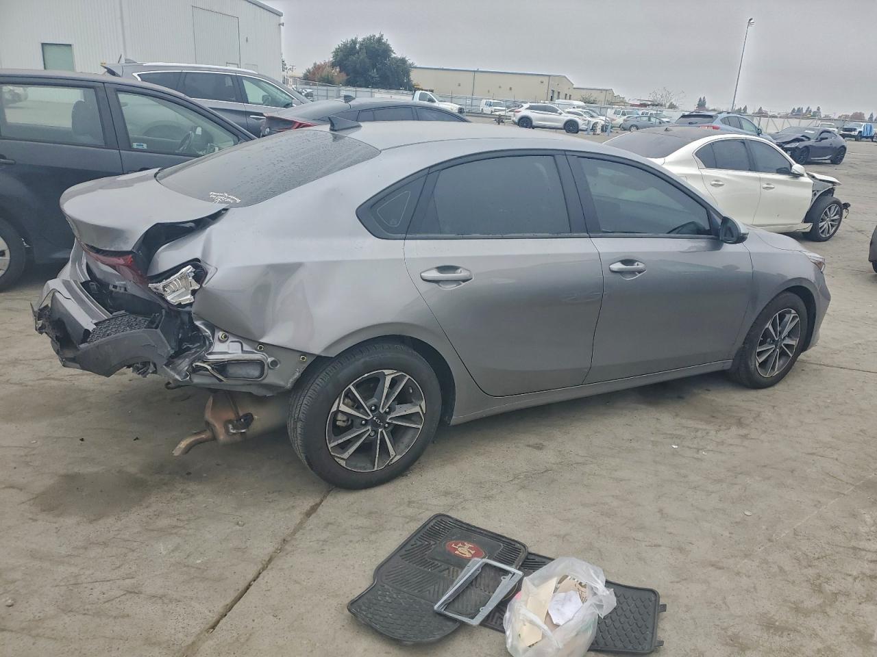 2024 KIA FORTE LX photo 3