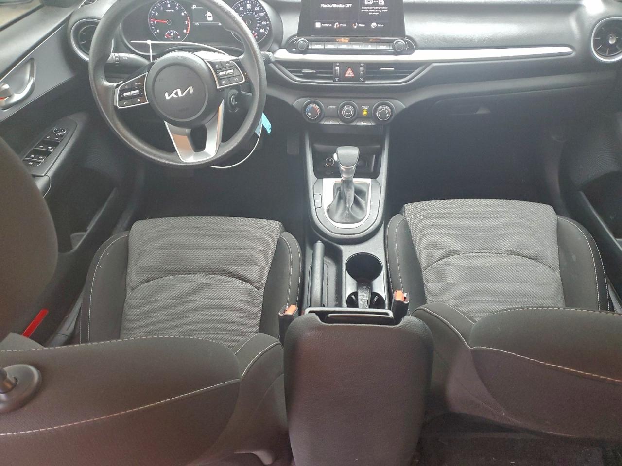 2024 KIA FORTE LX photo 8