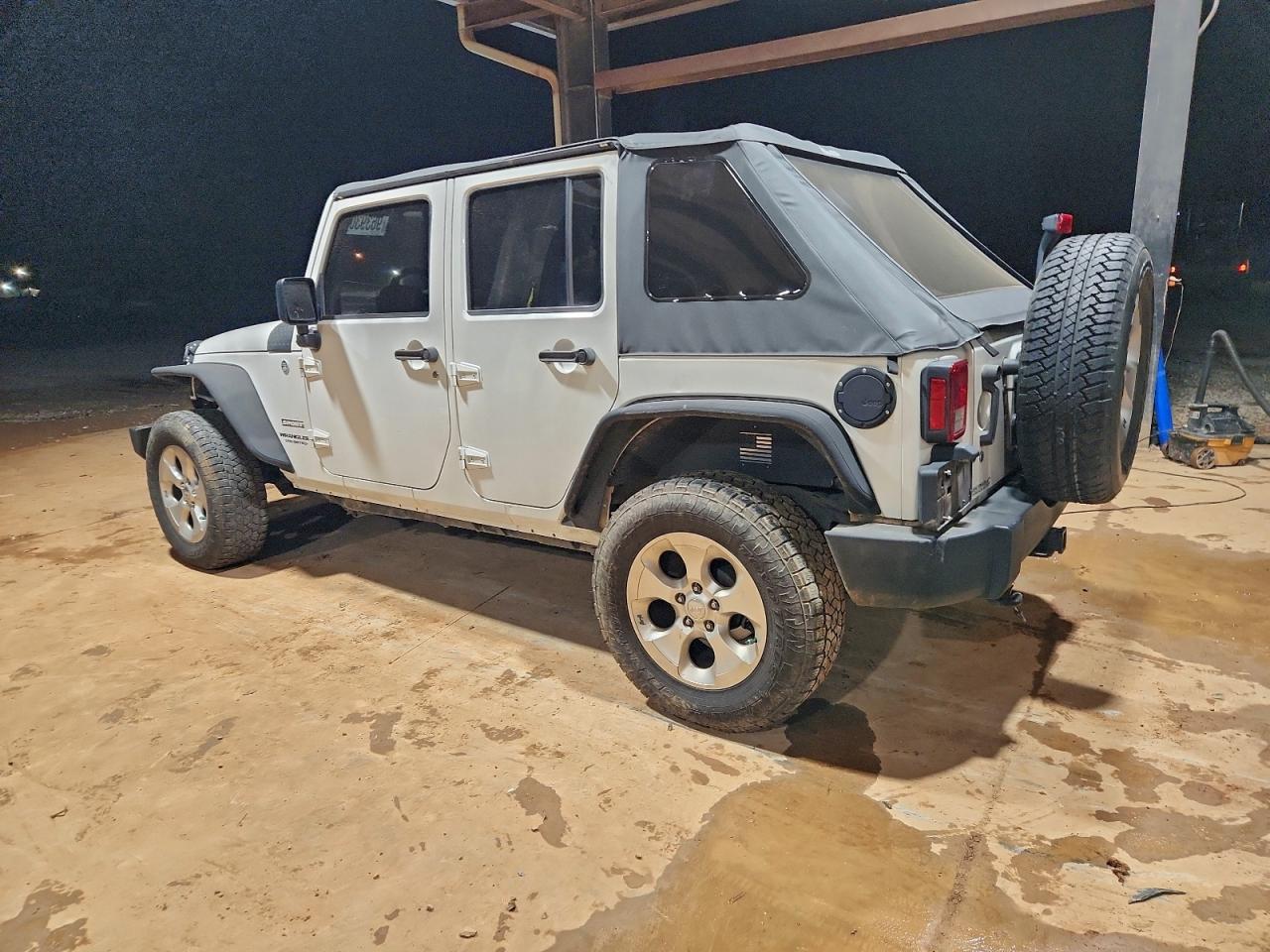 2010 JEEP WRANGLER UNLIMITED SPORT photo 2