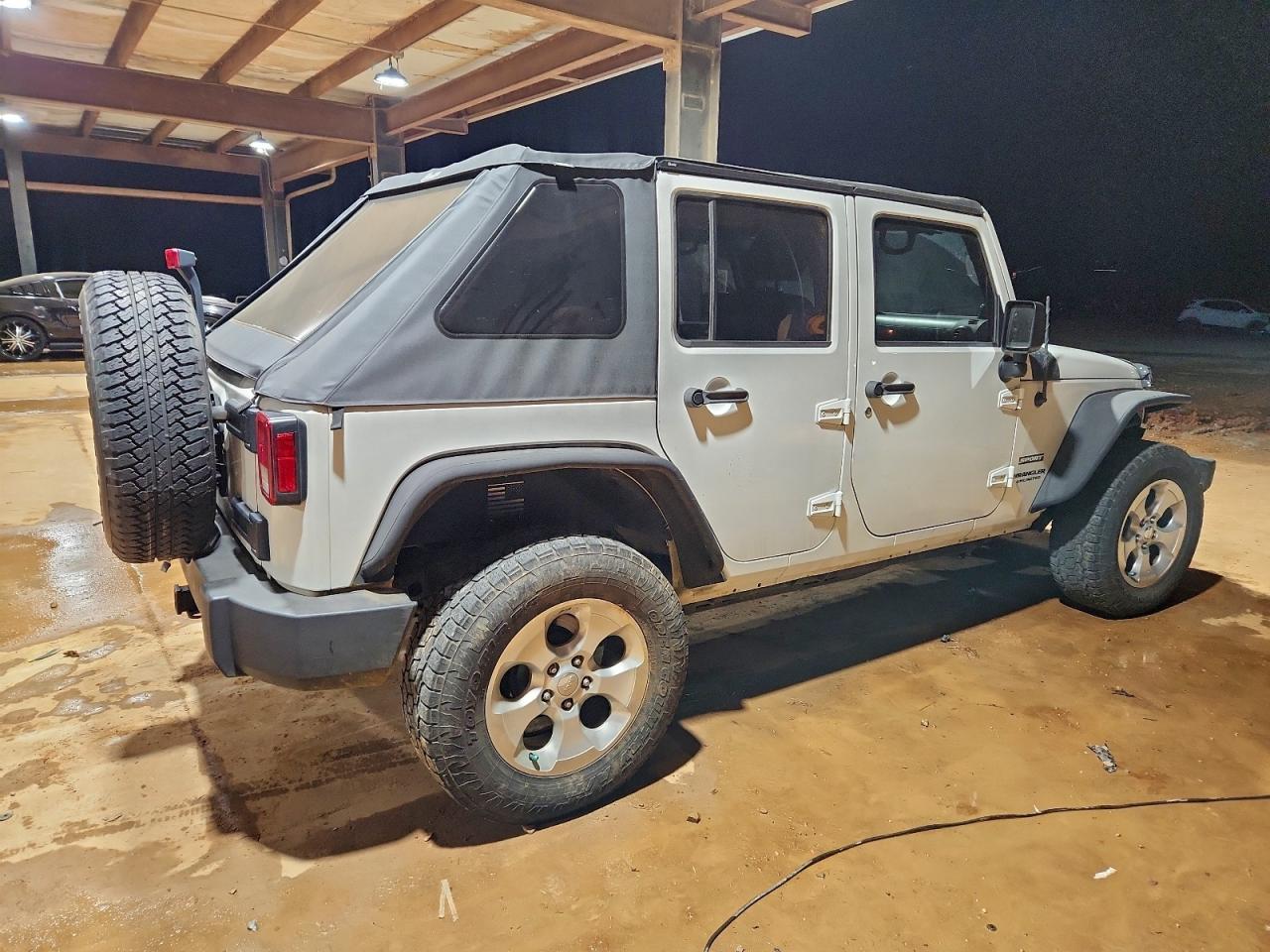 2010 JEEP WRANGLER UNLIMITED SPORT photo 3