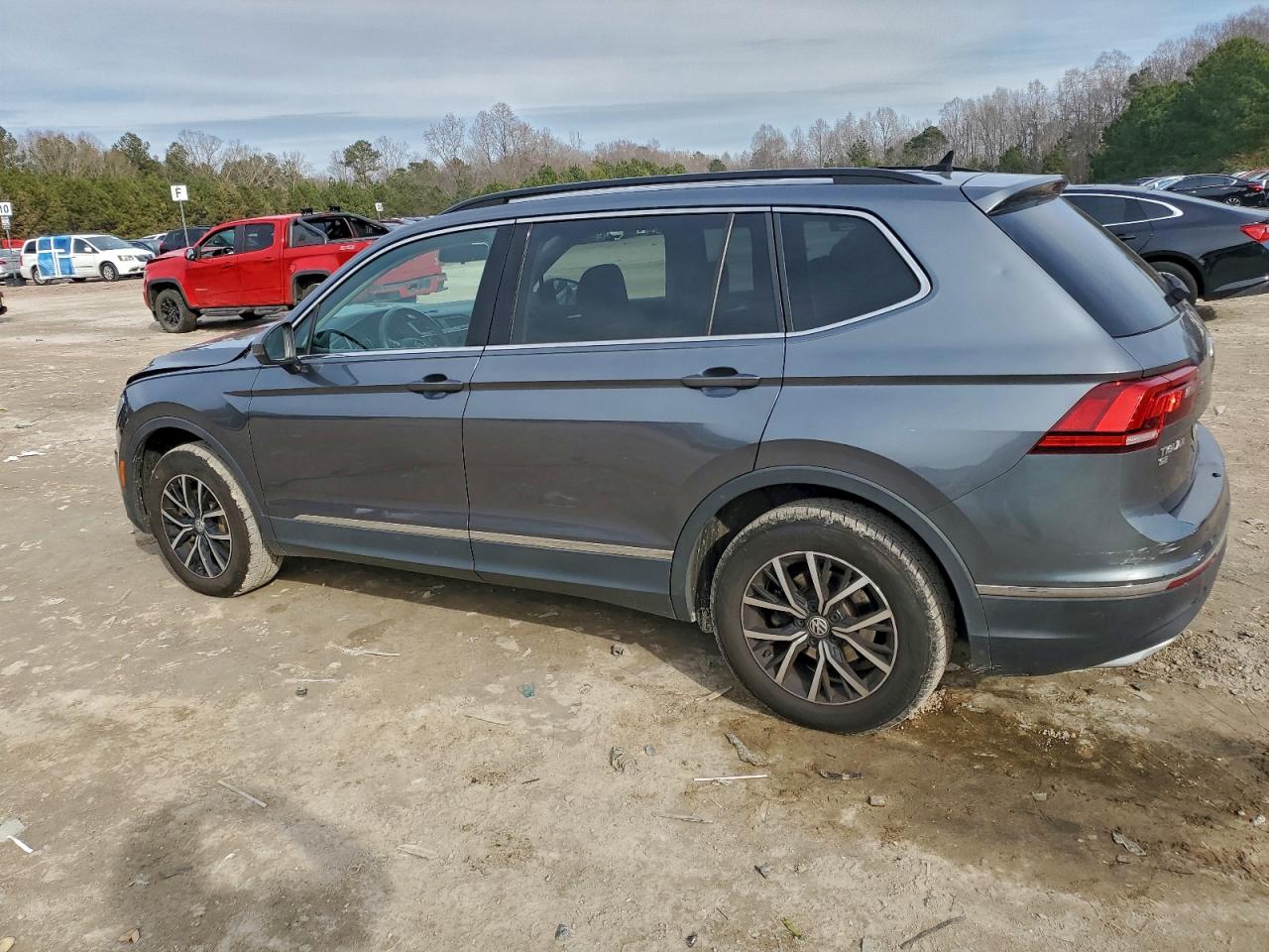 2021 VOLKSWAGEN TIGUAN SE photo 2