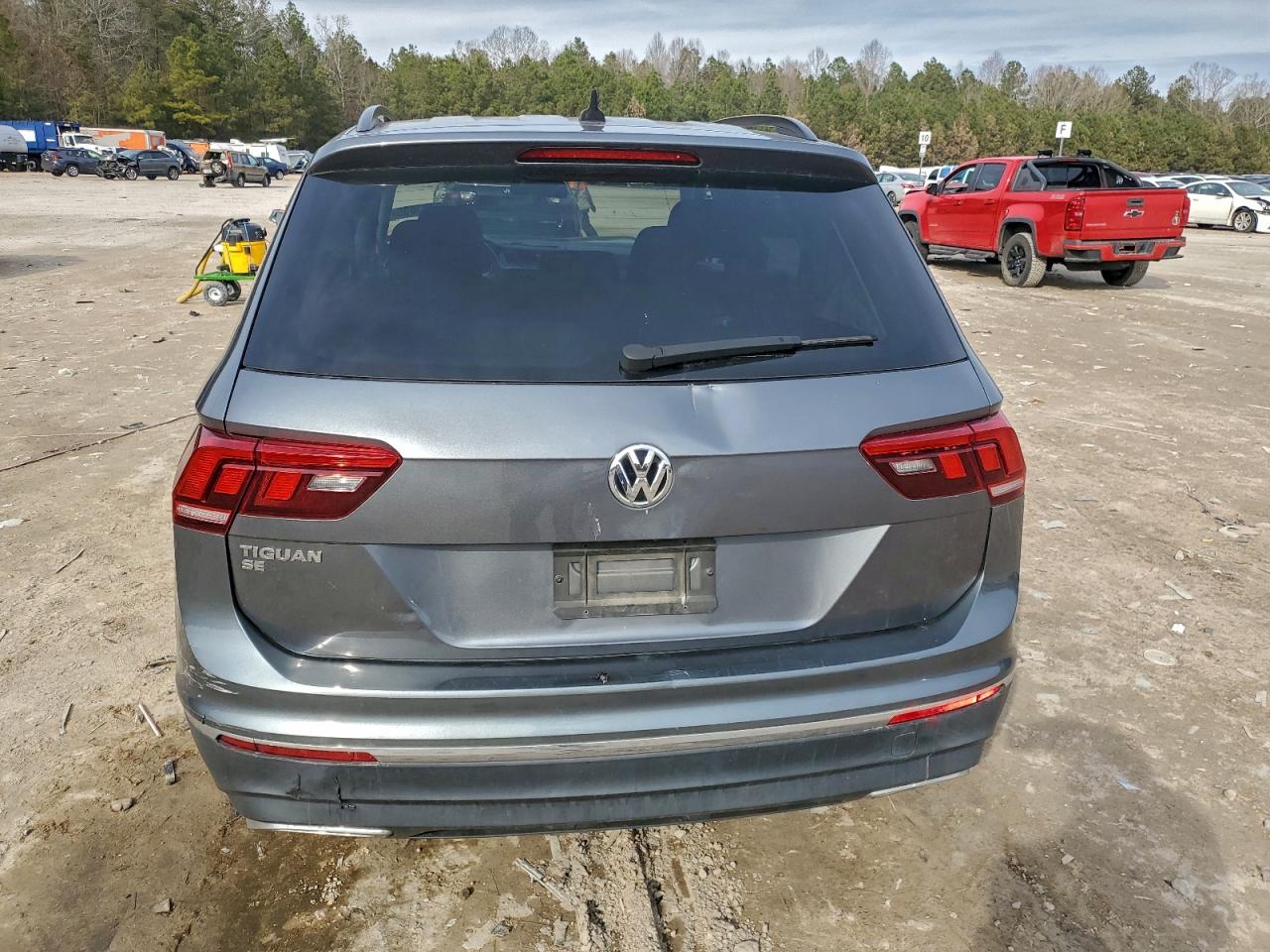 2021 VOLKSWAGEN TIGUAN SE photo 6