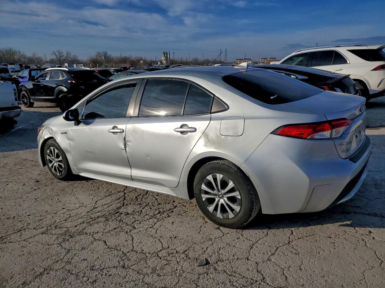2021 TOYOTA COROLLA LE photo 2