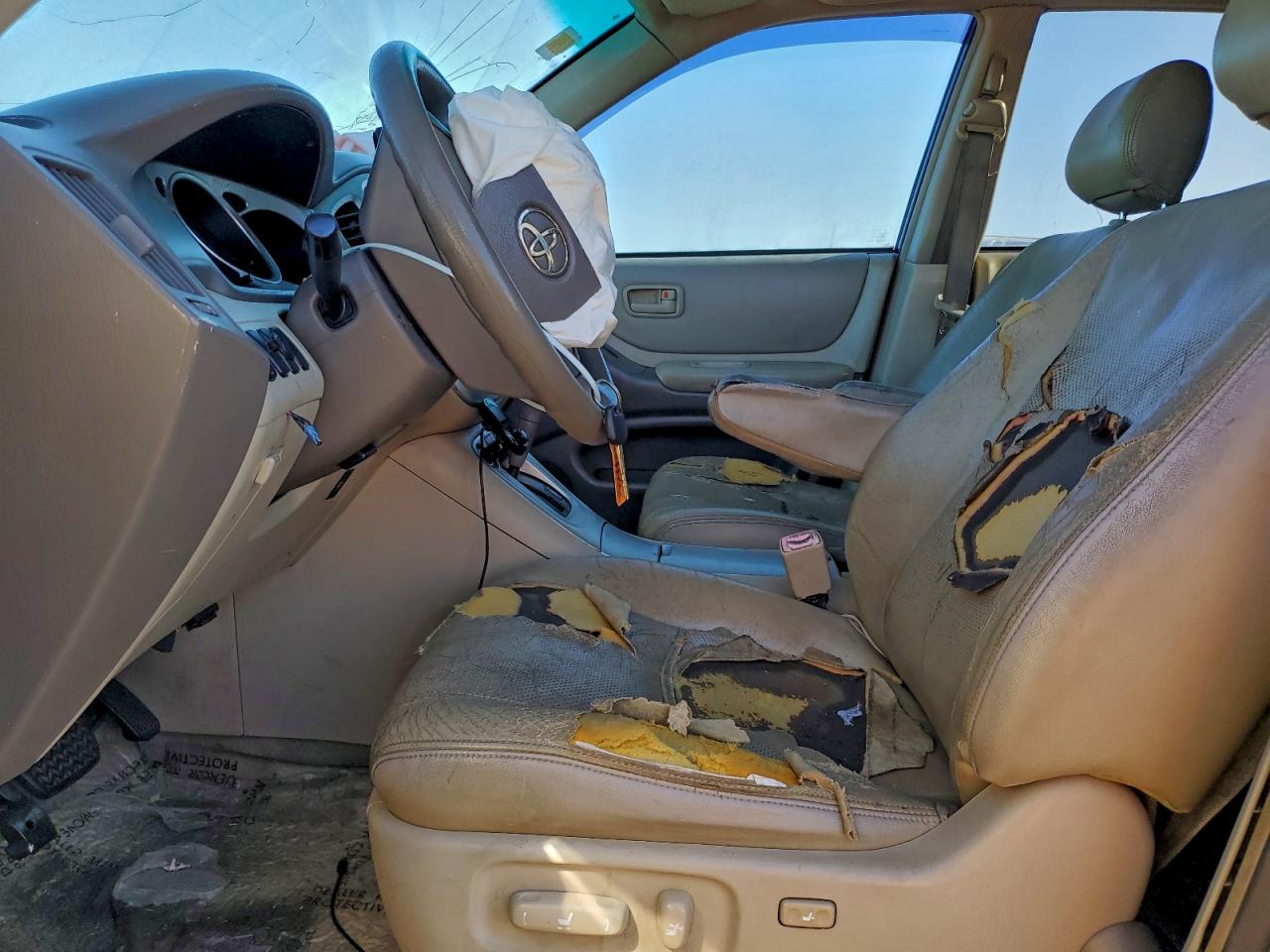 2004 TOYOTA HIGHLANDER BASE photo 7