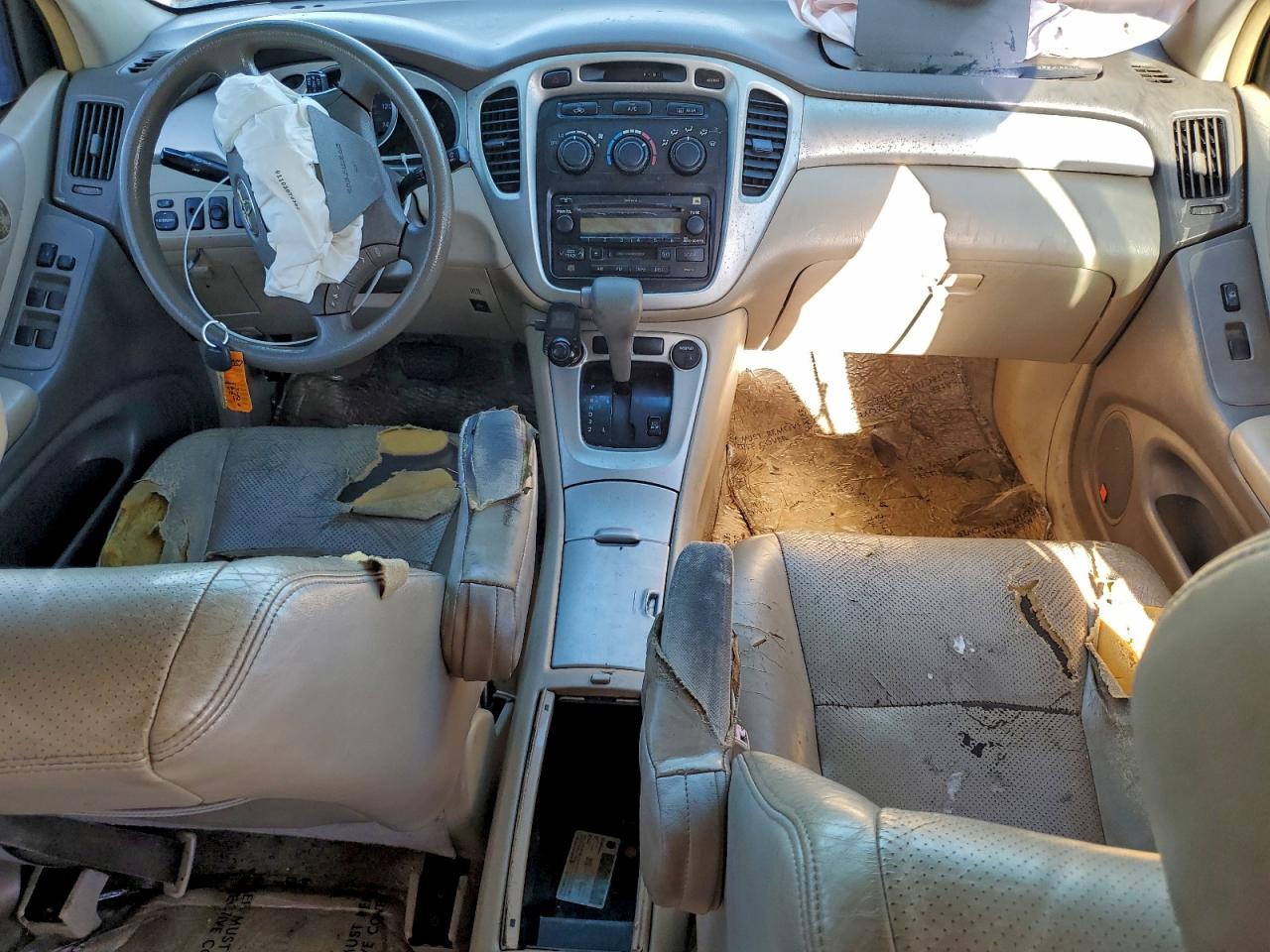 2004 TOYOTA HIGHLANDER BASE photo 8