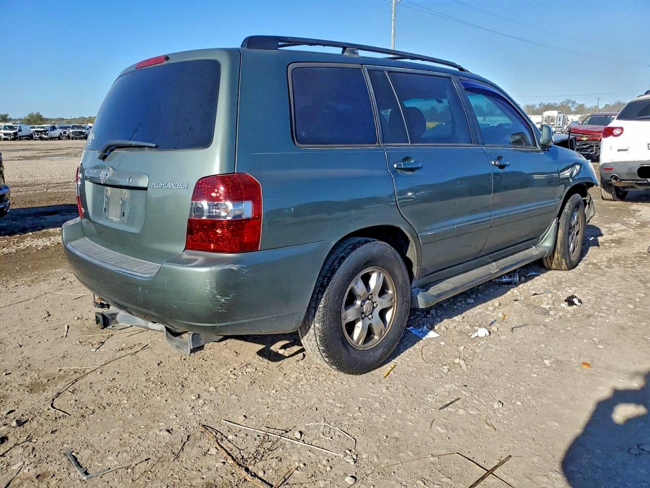 2004 TOYOTA HIGHLANDER BASE photo 3