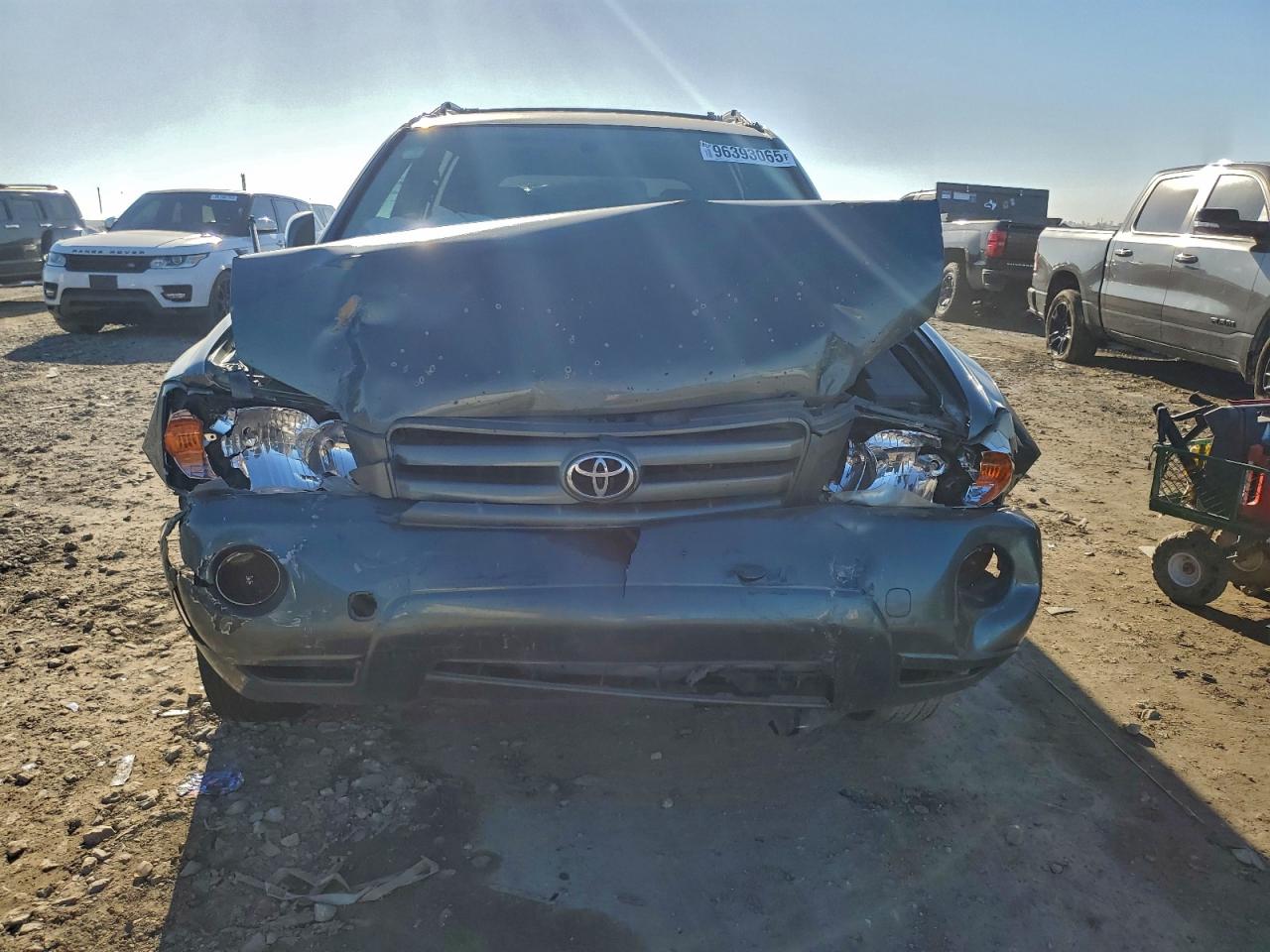 2004 TOYOTA HIGHLANDER BASE photo 5
