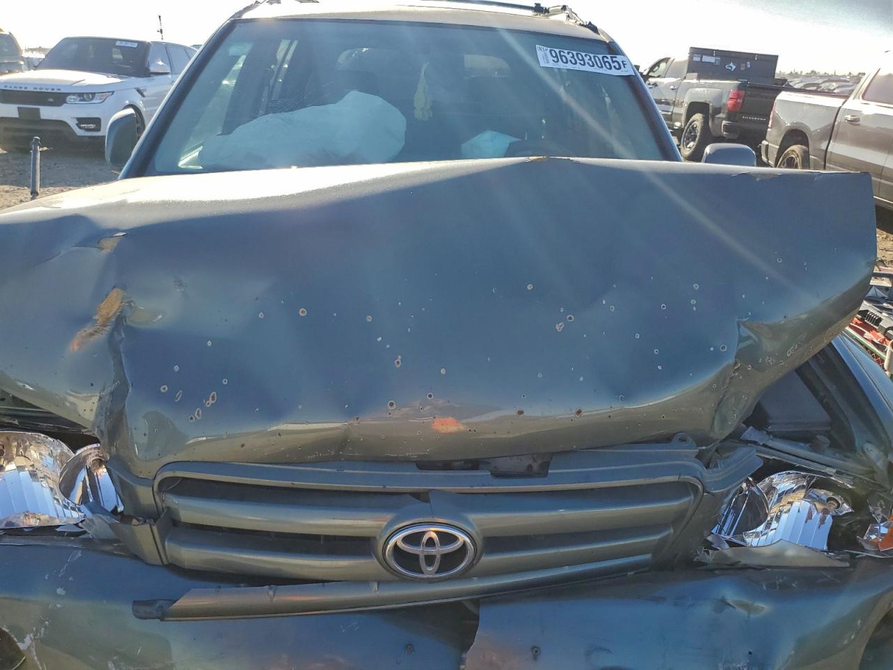 2004 TOYOTA HIGHLANDER BASE photo 11